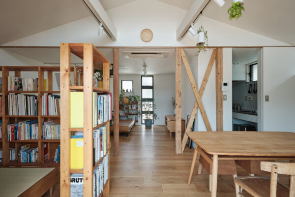 三角屋根の家